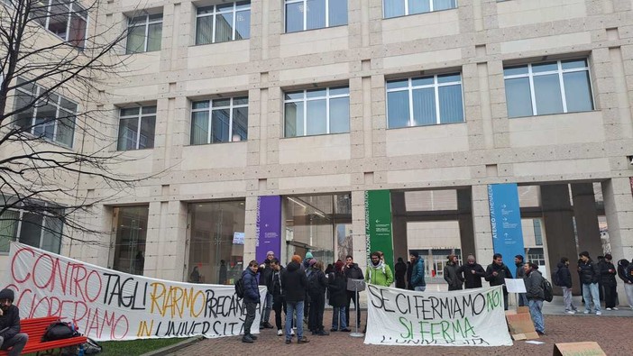 Emergenza precari: al Politecnico persi 335 posti in un anno, quasi dimezzati gli assegni di ricerca