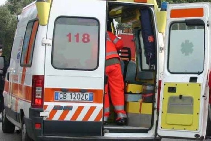 Tragico incidente a Orbassano: investito da un camion, ciclista muore sul colpo