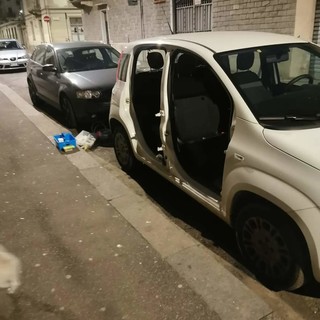 Ladri di (pezzi di) auto di nuovo in azione in Barriera: vettura rubata e &quot;spolpata&quot; in via Feletto