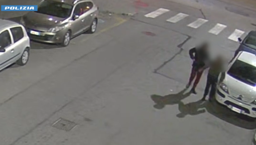 Barriera, colpisce con un coltello un ragazzo per un debito di droga: 24enne arrestato Barriera, colpisce con un coltello un ragazzo per un debito di droga: 24enne arrestato