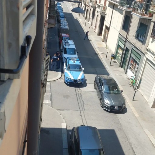 Entra in un negozio e minaccia il commerciante con un machete: paura a Barriera