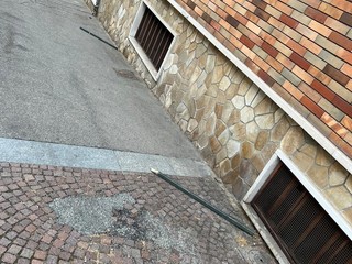 Atti vandalici in piazza Gozzano