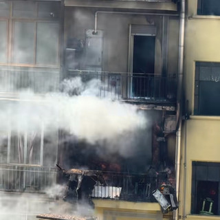 Alloggio in fiamme a Borgo Vittoria: intervento dei vigili del fuoco