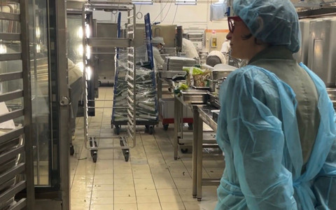 Mense scolastiche Torino, blitz dell'assessore Salerno: dal 2023 oltre 1.660 controlli