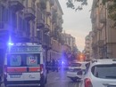 Crollato un solaio in via Bertola: strada chiusa, ambulanza sul posto