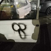 L'auto vandalizzata a Ivrea