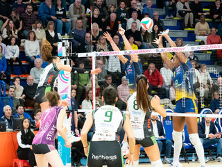 Giovannini contro il muro di Battistoni e Sylves (foto di Christian Bosio)