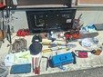 La refurtiva e le armi recuperate dai carabinieri La refurtiva e le armi recuperate dai carabinieri