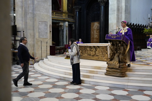 Crisi climatica, Extinction Rebellion interrompono la messa in Duomo con l'arcivescovo Repole [VIDEO]
