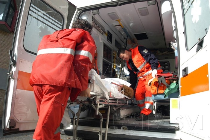 Immagine di repertorio di un'ambulanza del 118