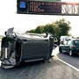 Incidente sulla Torino-Pinerolo all'altezza di Piscina: un'auto si ribalta sulla carreggiata