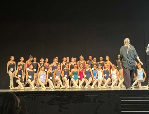 Lezione speciale con Alessandra Celentano per le ragazze di Armonia Danza Lezione speciale con Alessandra Celentano per le ragazze di Armonia Danza
