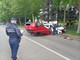 Alfa Romeo ribaltata dopo un brutto incidente: attimi di paura a Nichelino