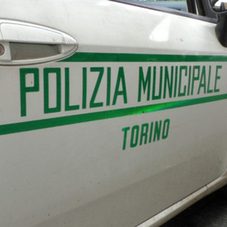 Cenisia, in tre su un monopattino: multa e sequestro del mezzo per il ventenne alla guida
