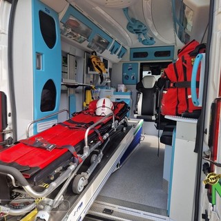 Incidente tra moto e camper sulla statale, motociclista ferito