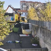 Parco Sempione, le ruspe abbattono le baracche della discordia