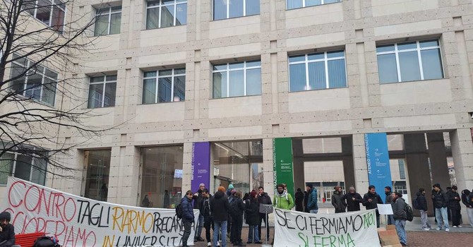 Emergenza precari: al Politecnico persi 335 posti in un anno, quasi dimezzati gli assegni di ricerca