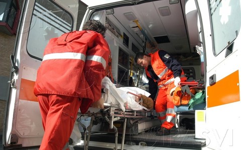 Incendio in un alloggio di via Mercadante: due persone intossicate