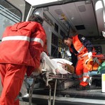 Schianto contro un’auto in sosta, in tre finiscono all’ospedale (foto d'archivio)