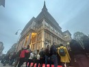 Bagno di folla per Willem Dafoe, Giuseppe Tornatore e Dante Ferretti: la delegazione di Scorsese si concede ad autografi e selfie
