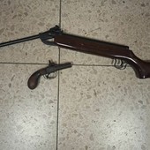 La refurtiva e le armi recuperate dai carabinieri La refurtiva e le armi recuperate dai carabinieri
