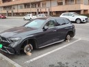 Mercedes "spolpata" in strada a Torino: ecco cosa è successo Mercedes "spolpata" in strada a Torino: ecco cosa è successo