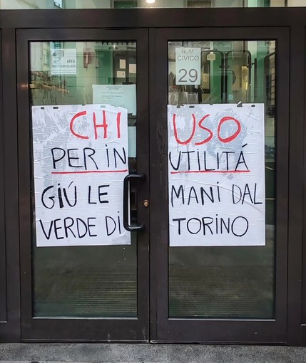 "Chiuso per inutilità", attacco agli uffici del Verde di Torino. Tresso: "Atto vile di minaccia"