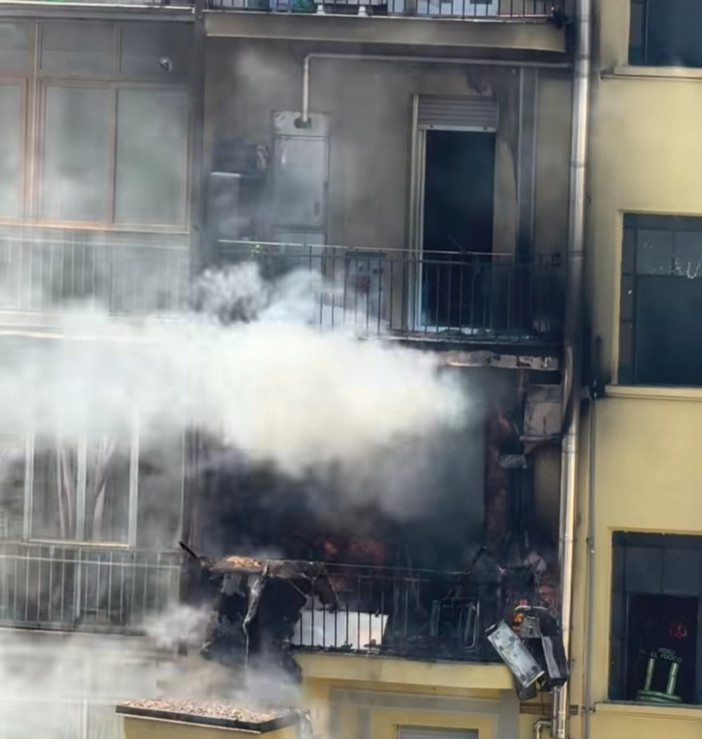Alloggio in fiamme a Borgo Vittoria: intervento dei vigili del fuoco Alloggio in fiamme a Borgo Vittoria: intervento dei vigili del fuoco