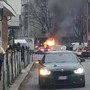 Una immagine del furgoncino che ha preso fuoco