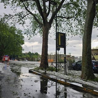 Chiuso per maltempo un tratto di corso Novara, allagato il controviale davanti a Scalo Vanchiglia