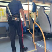 Ubriaco, importuna i passeggeri sul bus a Moncalieri: denunciato (foto d'archivio)