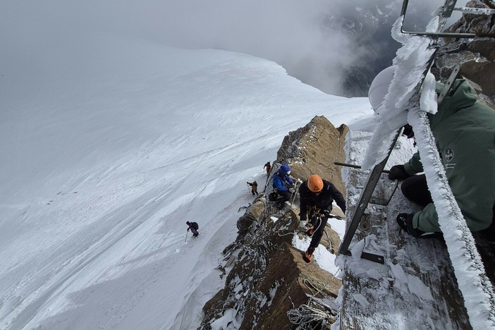 Il Politecnico di Torino sul tetto d'Europa:  installata sul Monte Rosa la stazione Gps più alta del continente
