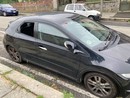 auto con finestrino rotto