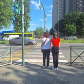 Attraversamento pericoloso in corso Vercelli, si invocano i semafori sonori per ipovedenti