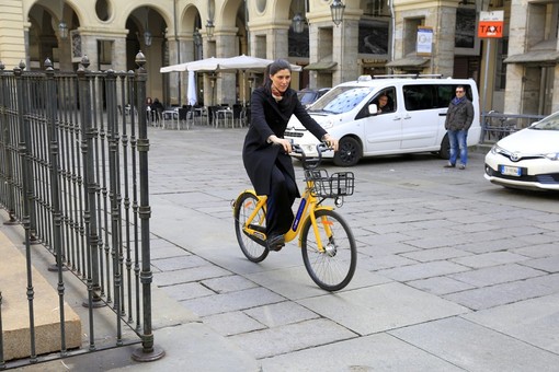 Incidenti a Torino, Appendino difende la mobilità dolce: “Adesso basta, si rispettino le regole”
