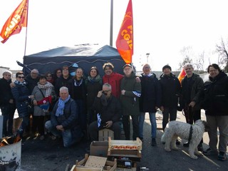 Presidio davanti alla Porta 2 di Mirafiori questa mattina