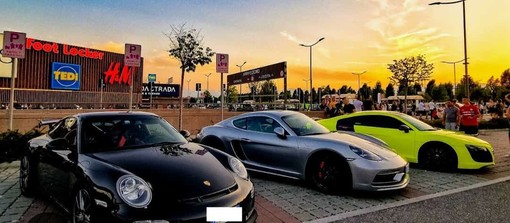 Una immagine delle auto controllate nell'area di Mondo Juve