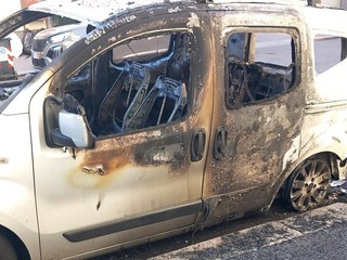 Auto bruciate in zona Aeronautica