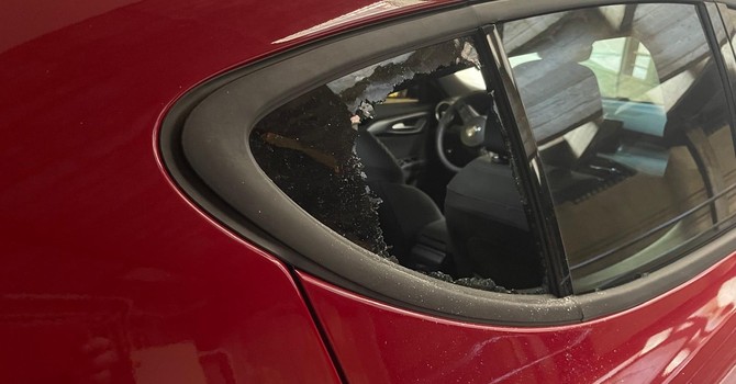 Nel quartiere senza parcheggi crescono i raid ai danni dei veicoli in sosta Nel quartiere senza parcheggi crescono i raid ai danni dei veicoli in sosta