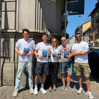 Gli attivisti di Azione Torino nelle strade della città Gli attivisti di Azione Torino nelle strade della città