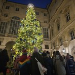 Torino nella morsa del caldo guarda al Natale: le Feste porteranno in regalo il "verde" (temporaneo) nella nuova via Roma Torino nella morsa del caldo guarda al Natale: le Feste porteranno in regalo il "verde" (temporaneo) nella nuova via Roma