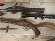 La refurtiva e le armi recuperate dai carabinieri La refurtiva e le armi recuperate dai carabinieri