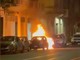 Un'auto esplode nella notte, momenti di paura in via Di Nanni