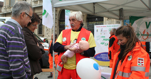 &quot;Una manovra per la vita&quot;, salva i bambini dal soffocamento: appuntamento domenica in piazza Castello