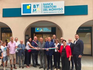 Inaugurata la rinnovata filiale di Osasio Inaugurata la rinnovata filiale di Osasio