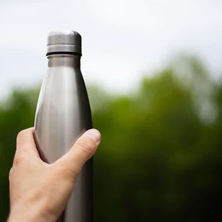 Svolta “green” nelle scuole torinesi: borracce eco-compatibili e bicchieri riutilizzabili contro le bottiglie di plastica