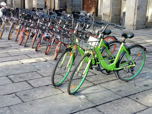 Ivrea accelera sulla mobilità sostenibile: al via la prima fase del nuovo servizio di bike sharing