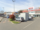 grande distribuzione con parcheggio davanti grande distribuzione con parcheggio davanti
