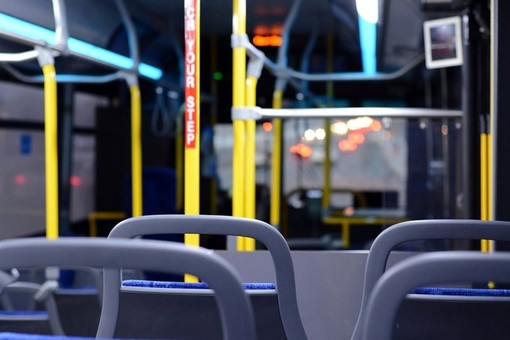In estate i primi 74 nuovi bus color Torino giallo-blu: salita davanti, discesa dietro