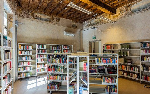 La biblioteca Guidetti Serra